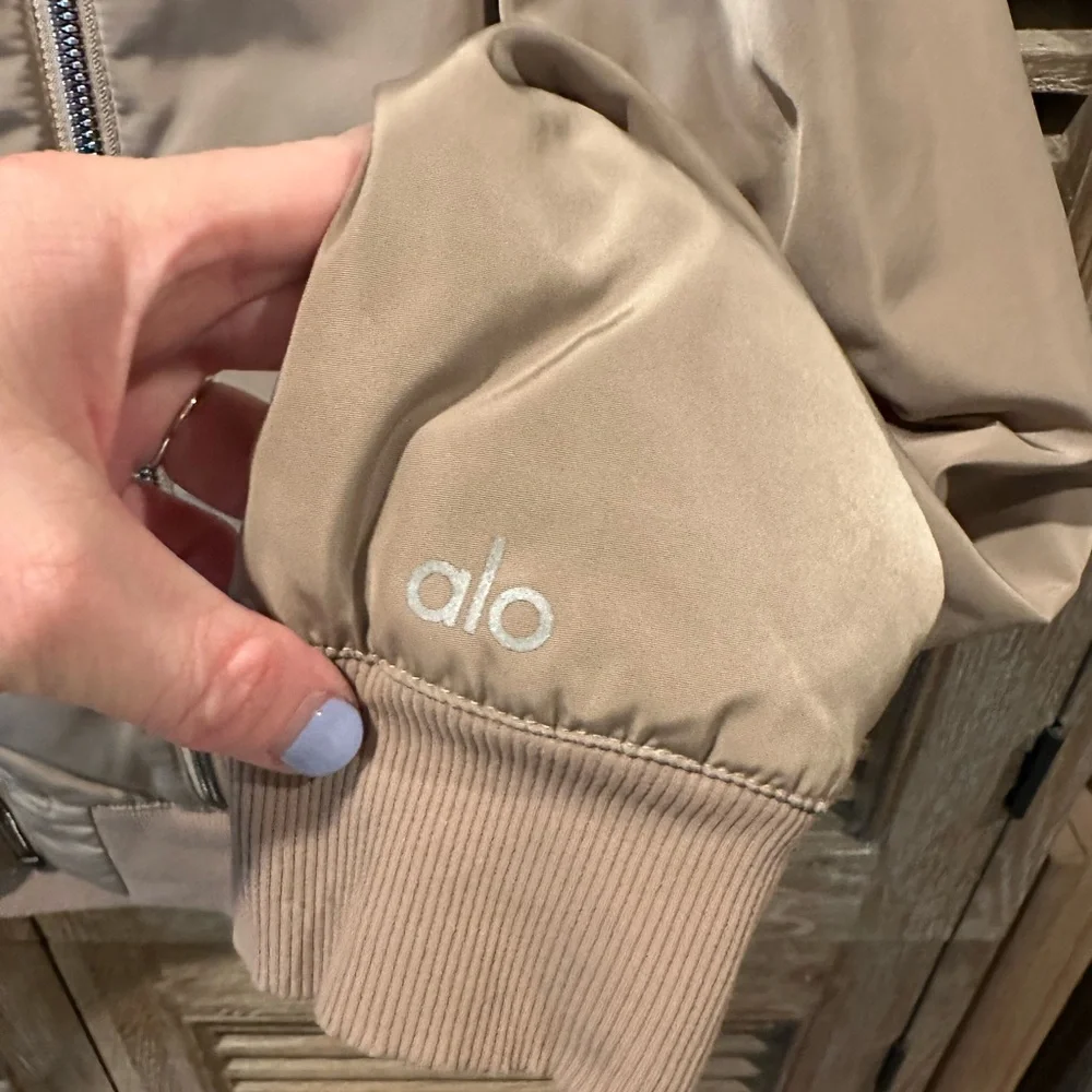 Alo yoga bomber jacket size small - Picture 5 of 7